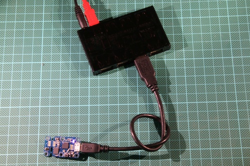 Capteur USB connecté via un hub alimenté, pour permettre l'enregistrement indépendamment de l'état de l'ordinateur de contrôle