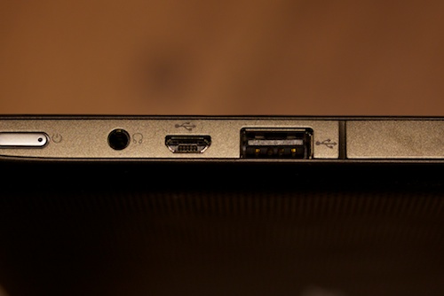 Les deux ports USB de l'Iconia Tab A200