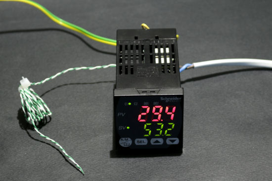 A small temperature controller with built-in PID, fuzzy logic, ... and a MODBUS interface on RS485