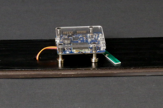 YoctoHub-Wireless fixed on the central lid plate