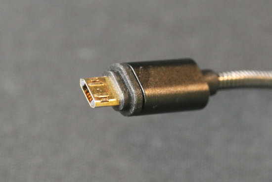 A reversible Micro-B cable