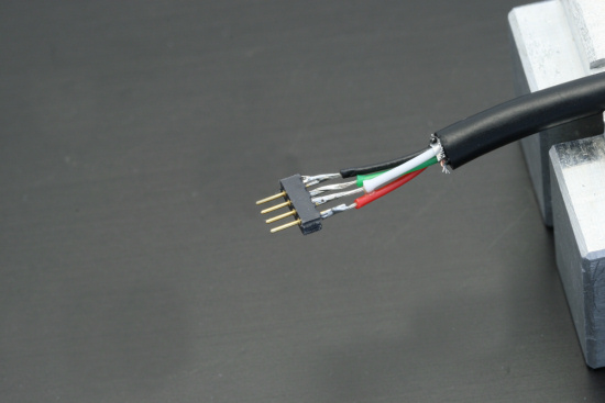 Soudez le connecteur mâle au bout du cable USB