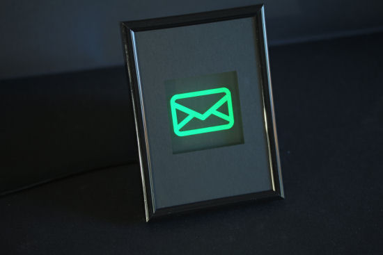 The luminous frame is used to signal mail in the mailbox
