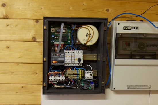 The YoctoHub-Ethernet and the  Yocto-Relay are hidden in the corner of the control panel