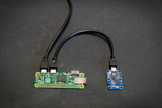 Avec un câble USB OTG, on peut brancher n'importe quel module Yoctopuce au Pi Zero