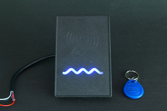 Un lecteur RFID avec interface Wiegand acheté pour 16$